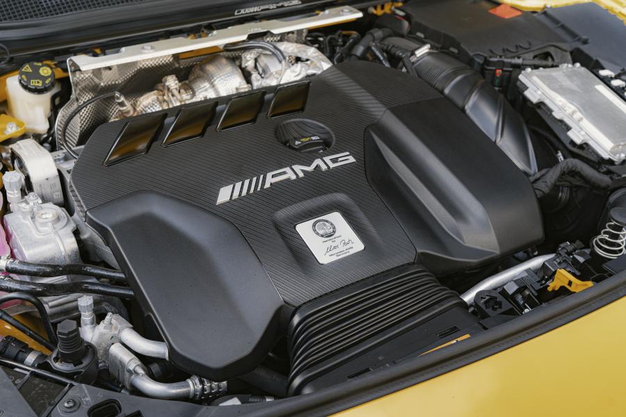 Моторный отсек Mercedes-AMG A45 S 4Matic+ Aerodynamic Package (W177) 2019 года  (UK) (фото 13 из 68)